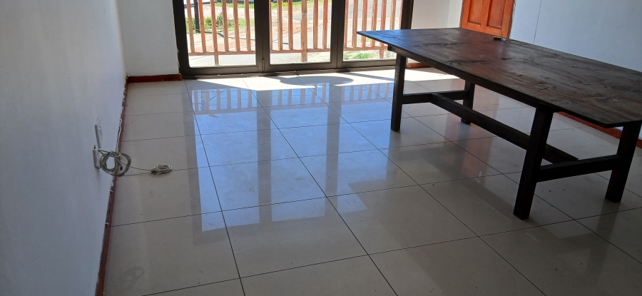To Let 3 Bedroom Property for Rent in Cove Rock Eastern Cape
